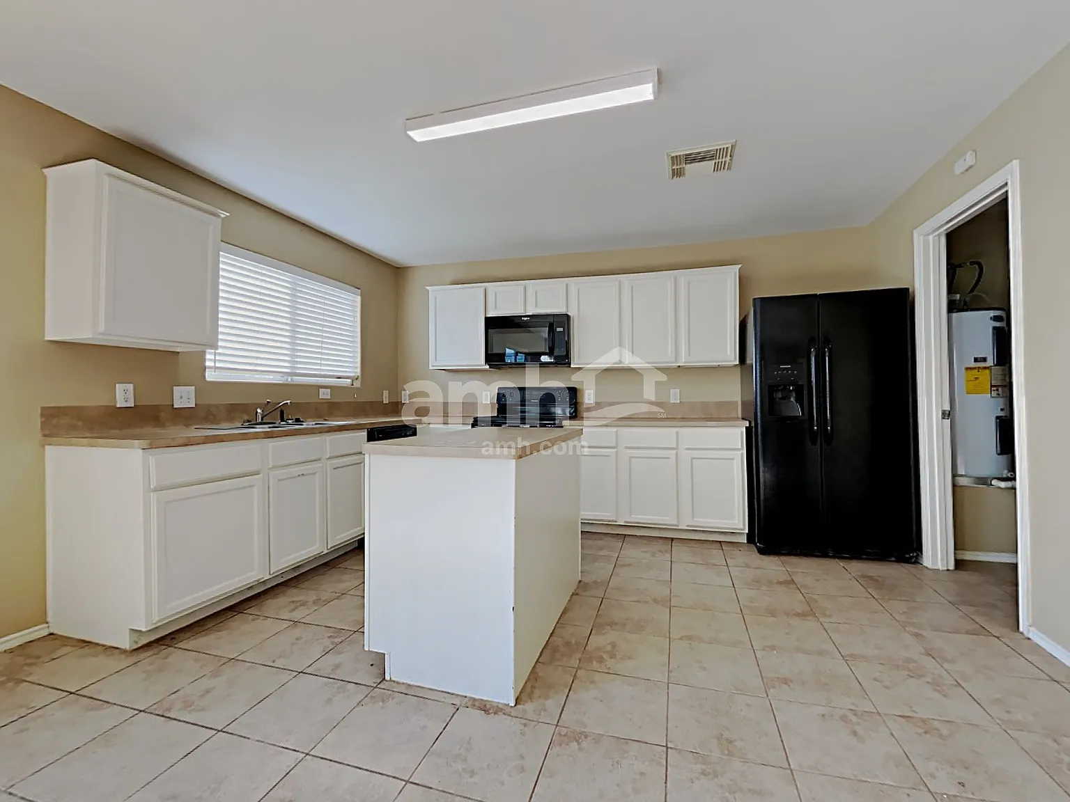 4 bed, 2.5 bath, 2530 sqft, $2,155 — Photo 3