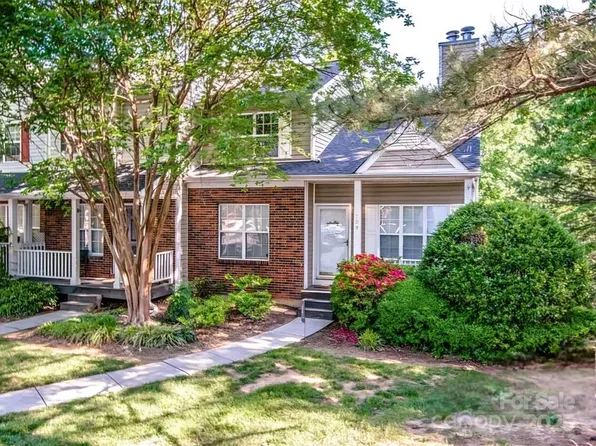 709 Mountainwater Dr, Charlotte, NC 28262