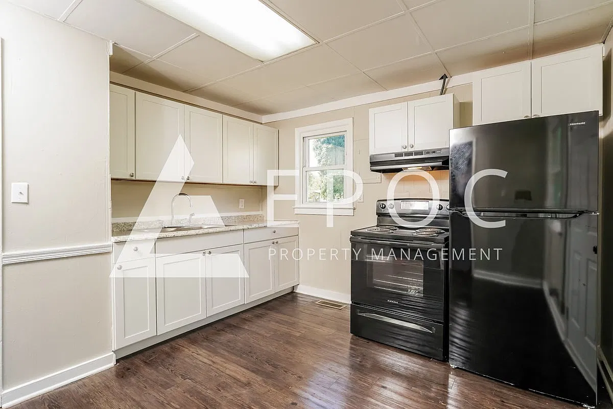 1039 Louise Rd — Photo 3