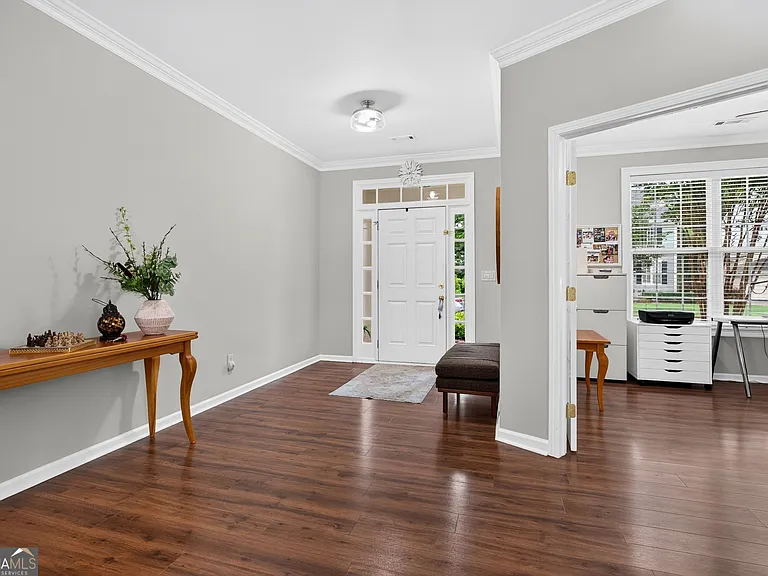 323 Revolution Dr — Photo 7