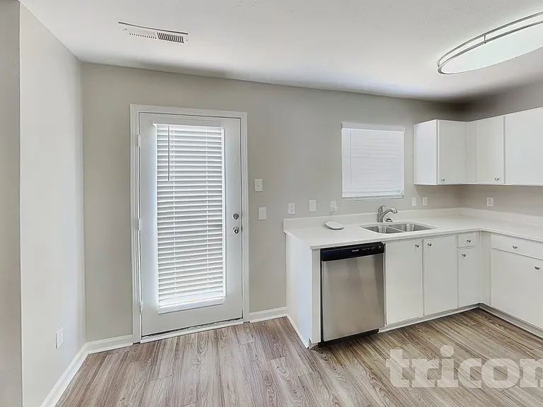 758 Sinclair Dr — Photo 6