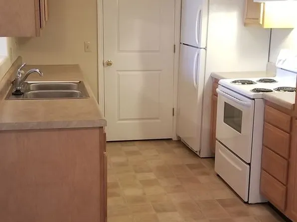 1930 Kissinger St APT P104, West Plains, MO 65775