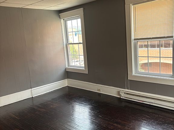 3rd image of 941 1/2 Market St APT 4