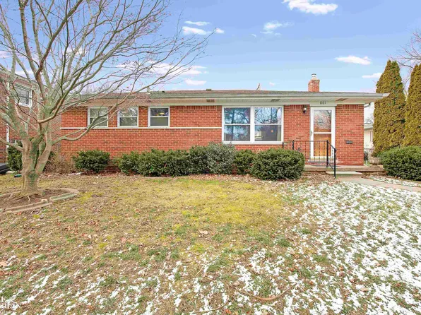 861 Grosse Pointe Ct, Grosse Pointe, MI 48230