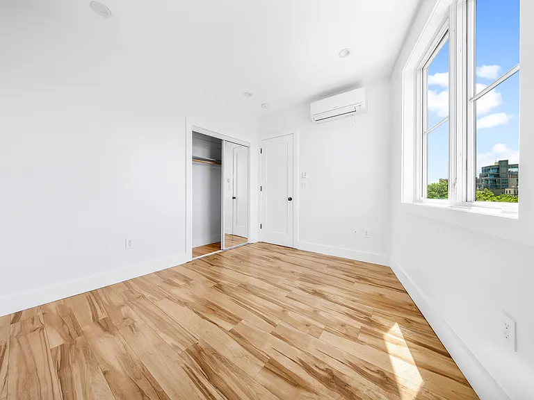 33-29 Astoria Blvd N #2D — Photo 10