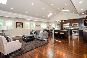 5th image of 3028 Rosemary Ln