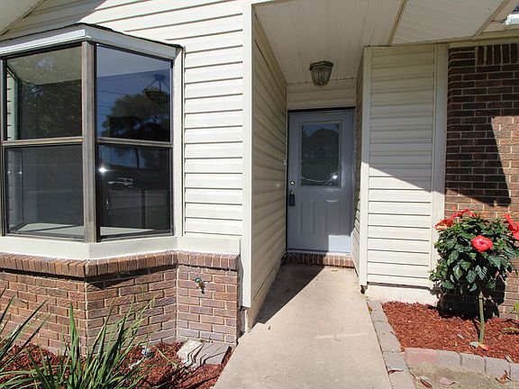 2nd image of 709 Meadow Ct