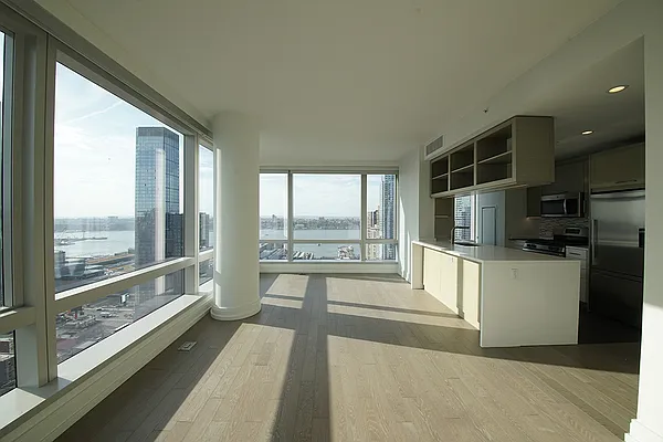 Rented by Extell Marketing Group LLC | media 19