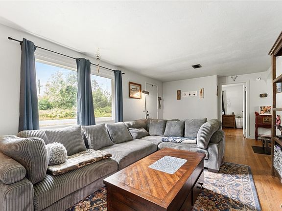 5th image of 6449 Lakeshore Rd