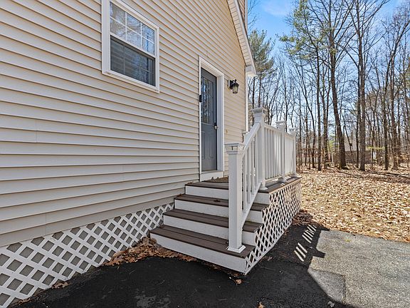 4th image of 516 Falmouth Road