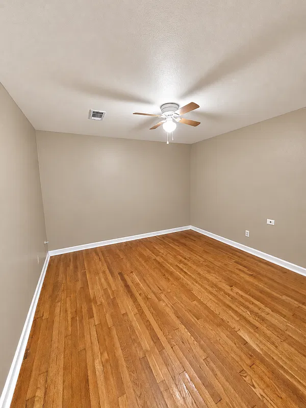 4 bed, 1.0 bath, 1000 sqft, $1,900 — Photo 4