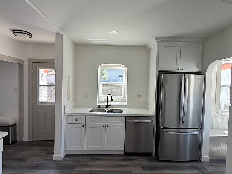 4219 Sunnyside Dr — Photo 3