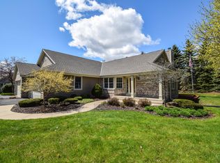 18755 Stonehedge Dr, Brookfield, WI 53045