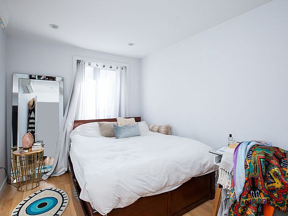 4th image of 132 Jefferson Ave #2F