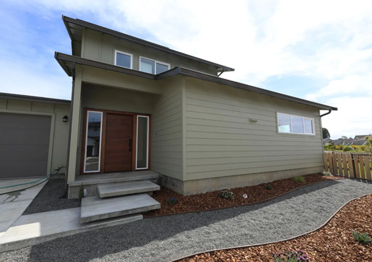 Custom designed spacious 3/2 in Mckinleyville — Photo 3