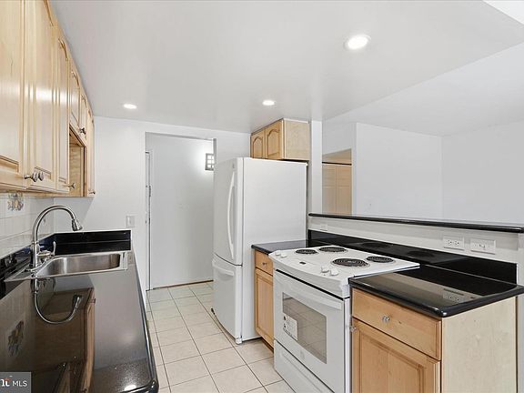 5th image of 2255 Castle Rock Sq APT 21C