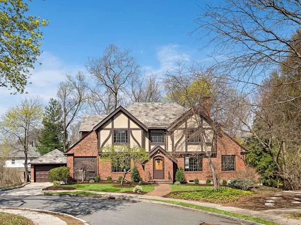 38 Payson Ter, Belmont, MA 02478