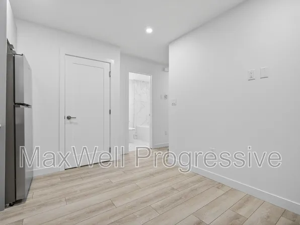 10425 70th Ave NW, Edmonton, AB
