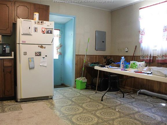 4th image of 210 Sun Valley Dr