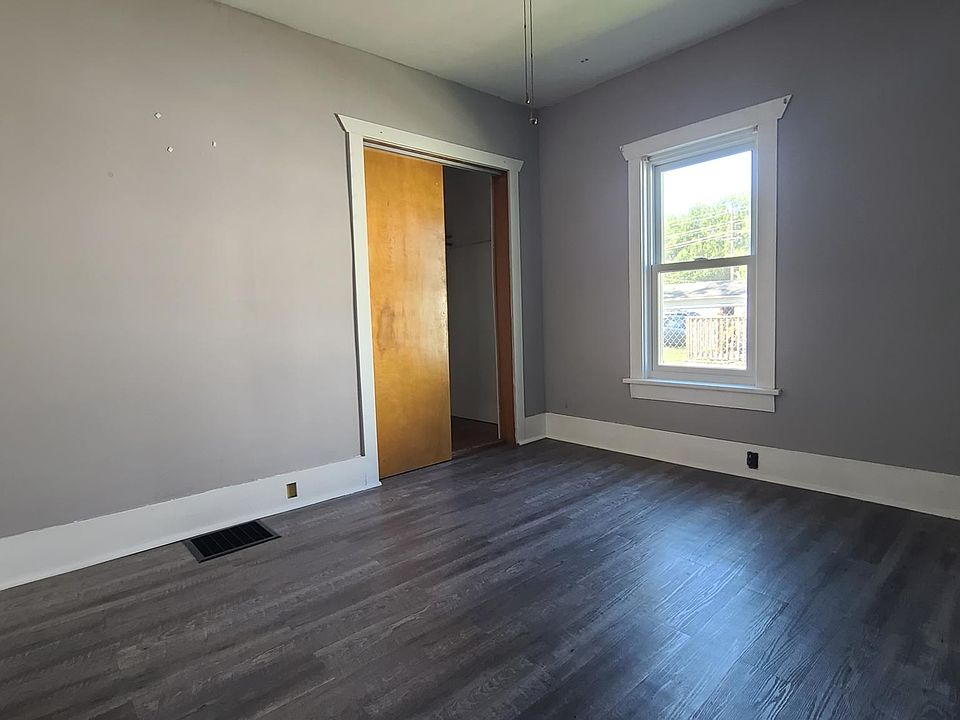 1st image of 803 W Richland Ave