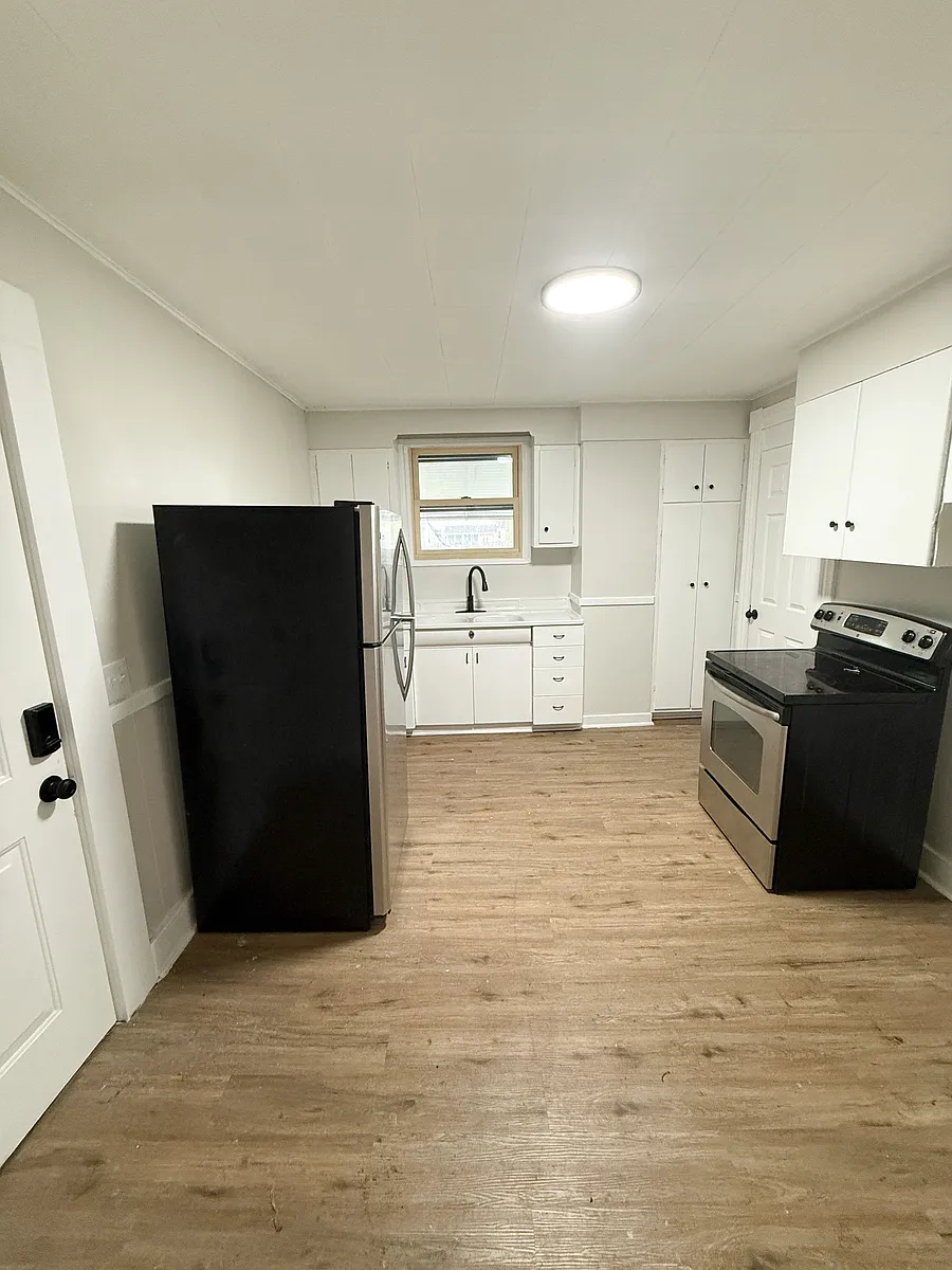 Building Photo - 83 Warner St #1
