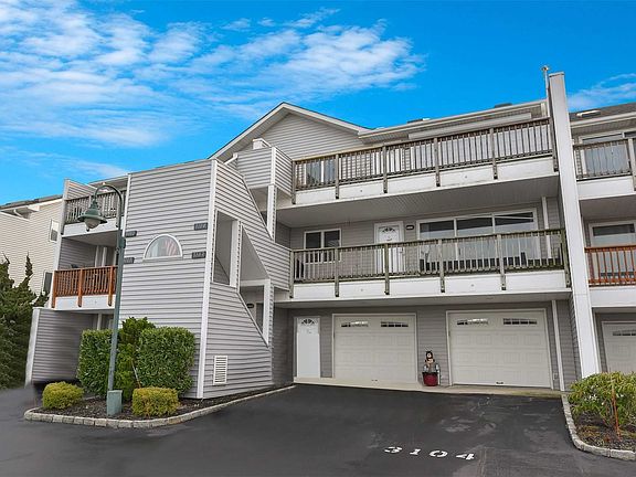 4th image of 3104 Bluffs Dr S
