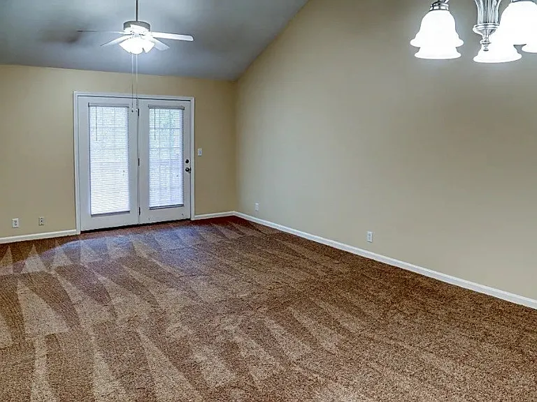 Shelbyville Place — Photo 12