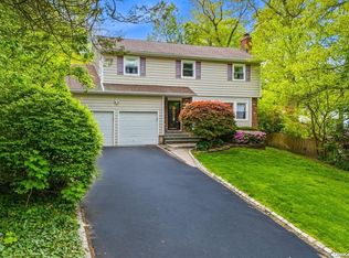8 Hilton Ct, Huntington, NY 11743