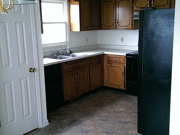 3rd image of 233 Moncrest Dr