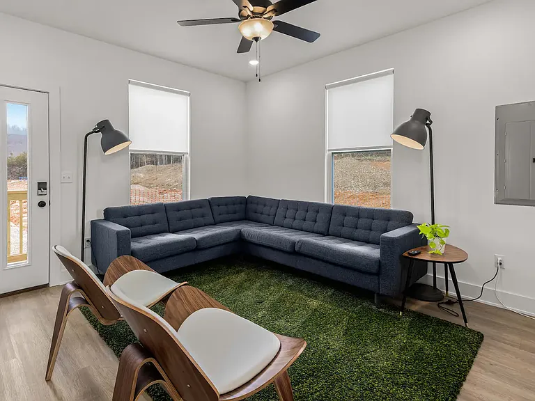 3057 W Tulsa St — Photo 5