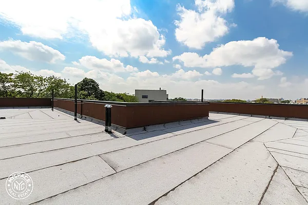 Rented by MySpaceNYC | media 7