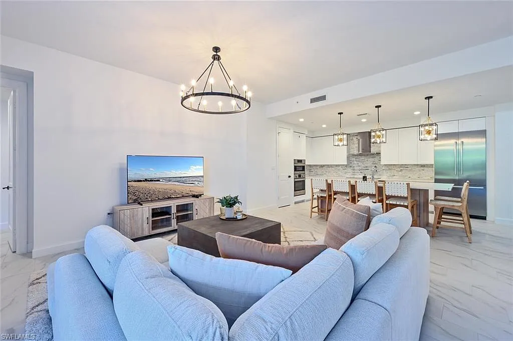 2 bed, 2.5 bath, 2063 sqft, $13,000 — Photo 4