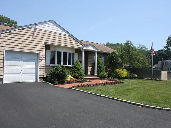 2nd image of 307 Sayville Blvd