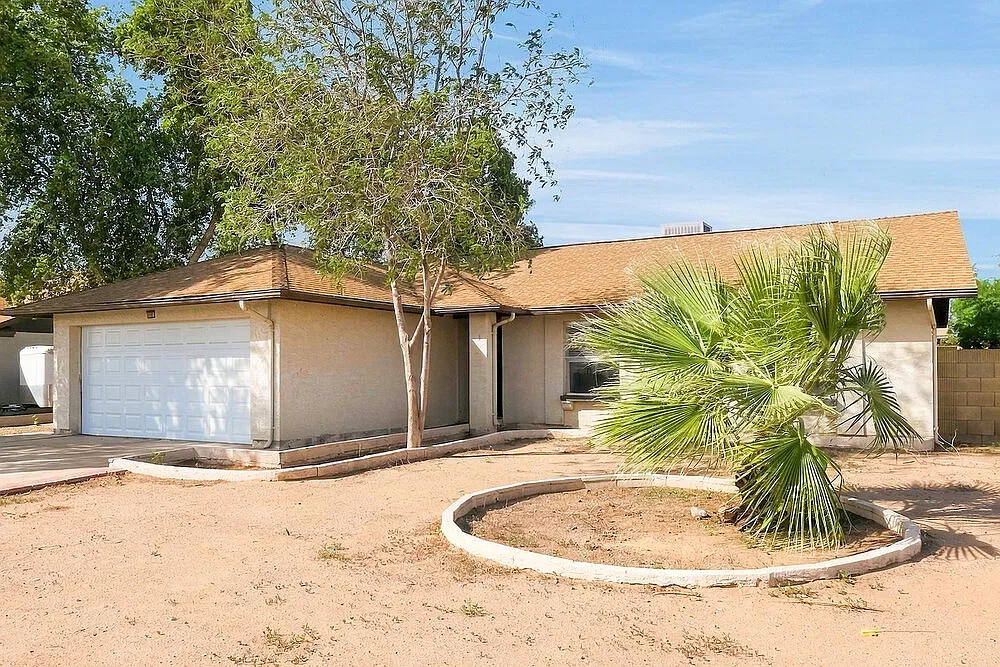 3 bed, 2.0 bath, 1338 sqft, $1,905 — Photo 3