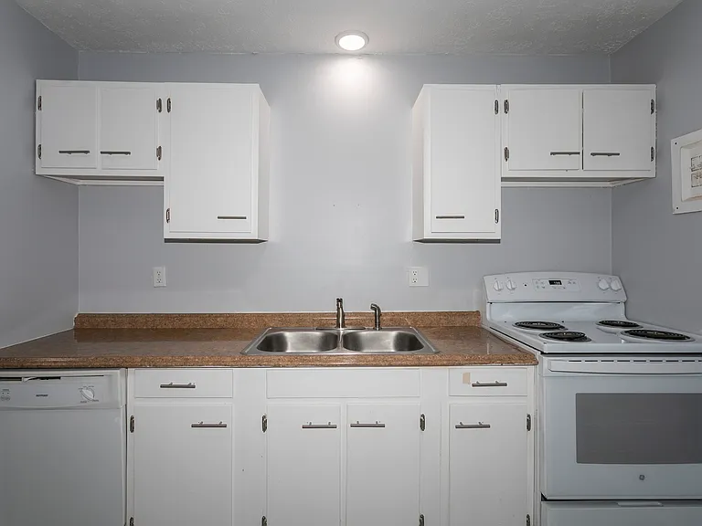1733 W 24th St #15 — Photo 3