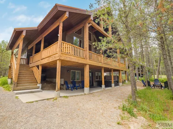 3621 Fernwood Dr, Island Park, ID 83429