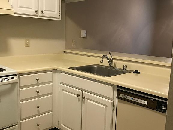 3rd image of 2763 Larkspur Ln APT 14