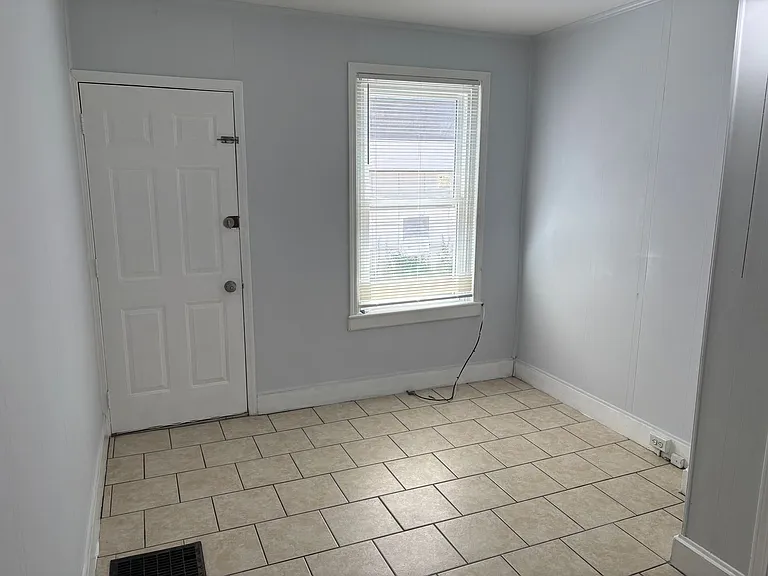 132 W Prescott Aly — Photo 3