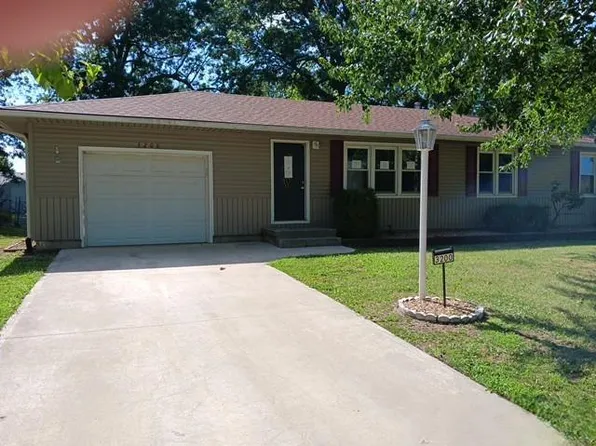 3200 Hickory St, Higginsville, MO 64037