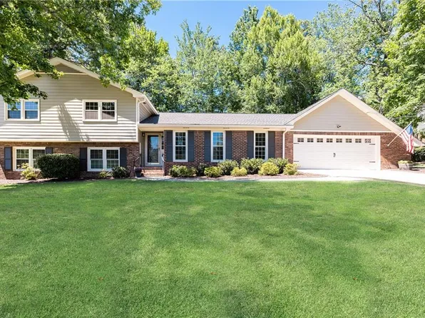 2505 Riverglenn Cir, Dunwoody, GA 30338