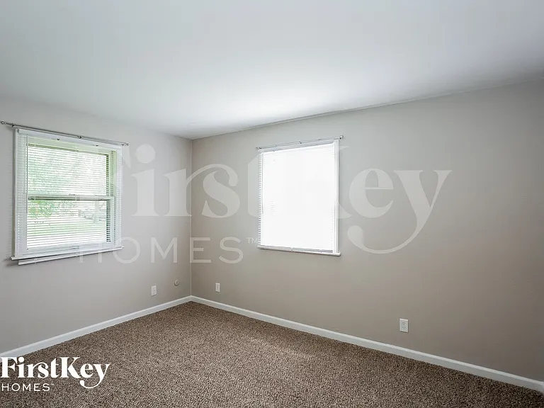 4438 Windsor Rd — Photo 7