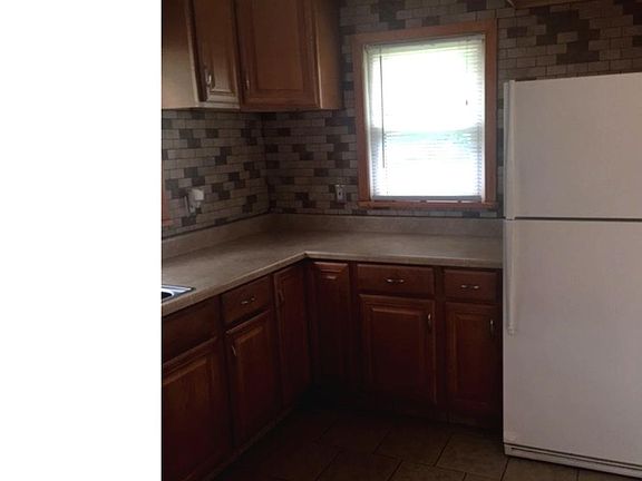 5th image of 81 Blackwood Ave
