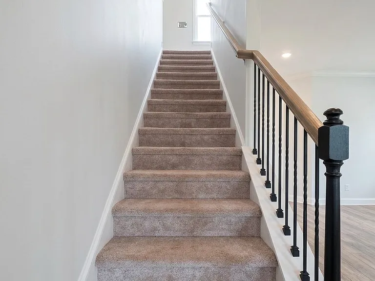 384 Yardley Ln — Photo 15