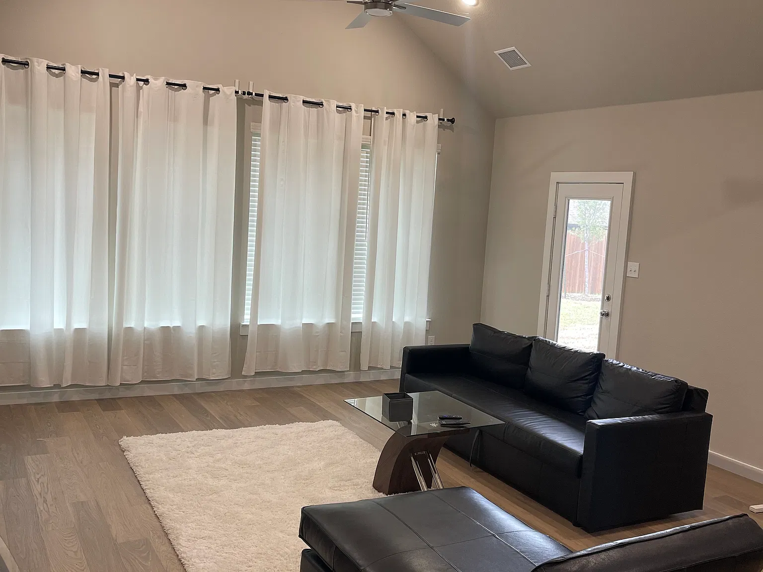 4 bed, 2704 sqft, $4,500 — Photo 4