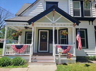 323 4th St, Prairie Du Sac, WI 53578