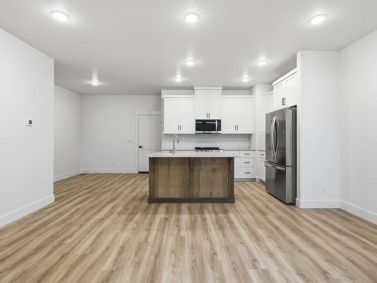 2144 E Deep Purple Ln — Photo 3