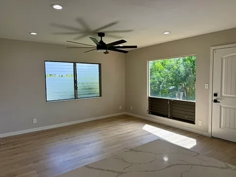3 bed, 912 sqft, $4,000 — Photo 4