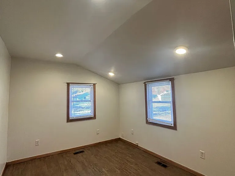 823 Harrison St — Photo 8
