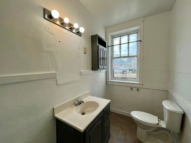 108 N Lake St — Photo 5