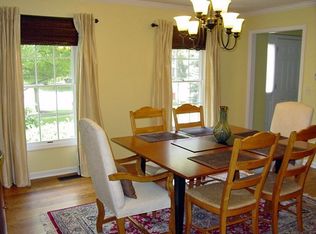 1601 Lois Ct, Geneva, IL 60134